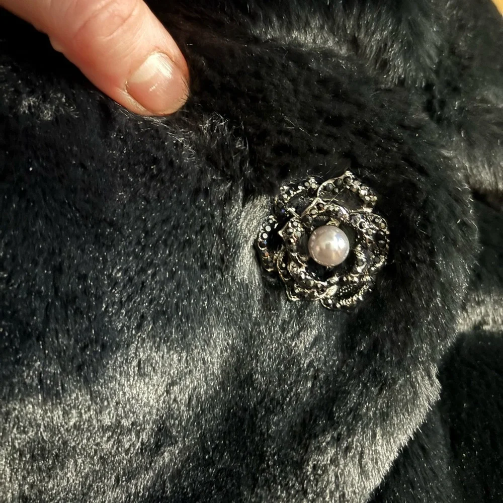 TAHARI Cape Stole Shawl Wrap Faux Fur Women's Size L - Picture 6 of 9